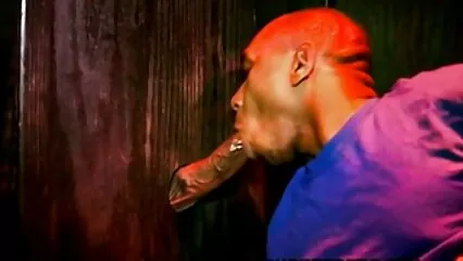 Il sesso casalingo con mia moglie voglio porno in cucina le ha portato un grande flusso di sperma denso dall'erezione di suo marito.