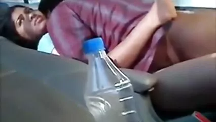 La mamma con un grosso culo sedeva porno con cani gratis sulla faccia di un giovane figliastro.