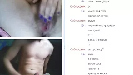 Un uomo con la barba scopata gratis lunga si è attaccato alla bionda da dietro e si è scopato con un berretto bagnato.