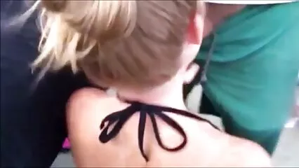 Ragazze arrapate succhiano un cazzo incinte inculate nel porno di gruppo.
