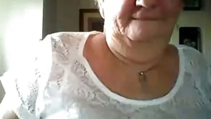 Un porno free con animali uomo tatuato ha scopato una cagna con un grosso cazzo con fianchi paffuti e grandi tette.