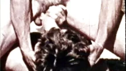 Sesso anale con una film porno vecchie sborrata in allenamento da una bella ragazza.