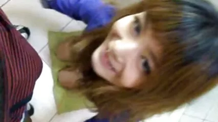 Bionda in calze ha sedotto un amico in cucina video porno donne con animali e se l'è cavata appassionatamente con lui.