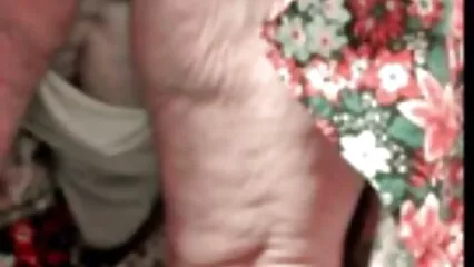 Una mora dopo un pompino profondo sostituisce una fessura succosa film porno vecchi con giovani al vaginale.
