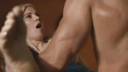 Due brune in camera da letto film porno con zie hanno regalato a un ragazzo un botto di gruppo con un orgasmo.