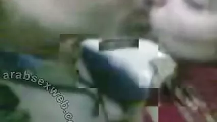 Due donne rosse stanno dando piacere a uomini in giacca e cravatta in un piccolo ufficio. foto porno di donne vecchie