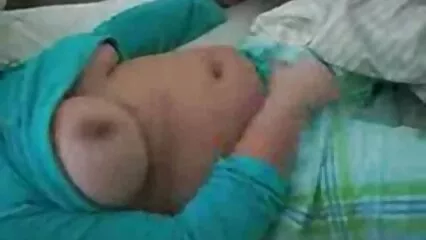 Due calde amanti non lesbiche voglioporno hanno bisogno di uomini.