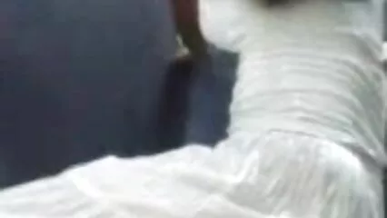 Ragazza con grandi tette video porno con nonna sdraiata sulla schiena sostituisce la figa con il porno fatto in casa.