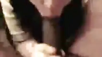 La matrigna e la figlia voglio porno cavallo dai capelli rossi hanno fatto un botto di gruppo al ragazzo sul divano.