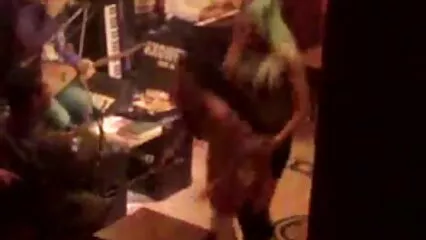 Una giovane asiatica dopo un pompino sostituisce la sua porno gratis donne con cavalli fica con una vera scopata.
