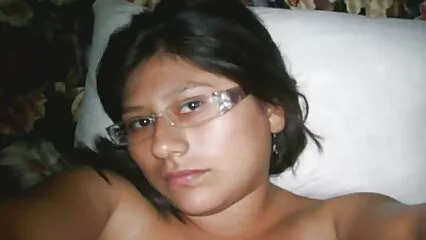 MILF carina scopa gli studenti uno per uno. porno con animali italiano