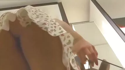 La ragazza dai capelli bianchi ha film porno con donne anziane fatto una doccia e si è data a un uomo tatuato.