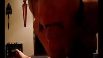 Due amiche film porno con donne famose in cucina hanno fatto sesso lesbico con uno strapon.