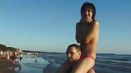 Le ragazze, insieme alla madre, hanno trascinato il ragazzo video amatoriale scopata italiana a letto per un sesso di gruppo.