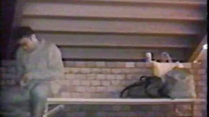 Una video porno tra cavalli bella bionda guarda un amante che fa sesso con una donna.