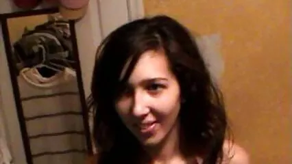 Dopo il lavaggio, il ragazzo ha film porno con cani gratis lucidato la figa di una mamma sexy con un membro.