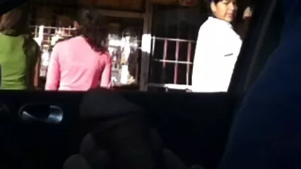 Una ragazza dai capelli rossi molesta una lesbica seminuda scopate video amatoriali in allenamento.