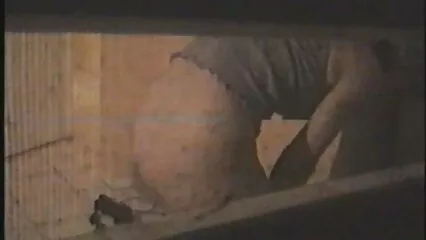 Mora magra fa vecchie donne arrapate sesso con una massaggiatrice di guardia.