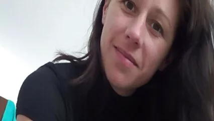 August Ames e la fidanzata Cassidy Klein porno con animali e donne si rilassano nella jacuzzi dopo una dura giornata di lavoro.