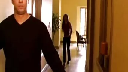 Una signora con grandi tette cavalca un cazzo e viene dopo essere film porno vecchi stata sculacciata con il suo amante.