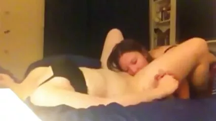 Due lesbiche in posizione pecorina fanno del bel video scopate amatoriali italiani sesso con uno strapon.
