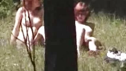Belle ragazze lesbiche in piscina si video porno con vecchie intrattengono a vicenda con le loro mani.