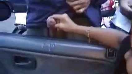 Il giovane calvo ha dato una bella donna delle pulizie per provare il guardaroba di sua porno estremo con animali moglie e ha scopato allo stesso tempo.