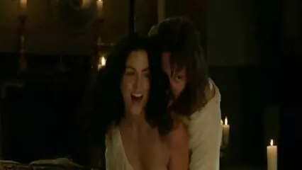 La mamma ha confuso il sesso di gruppo con il figliastro film porno con vergini e la sua migliore amica.