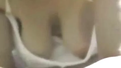 Mamma con grandi tette espone il suo corpo tatuato per video porno con mamme italiane una vera scopata.