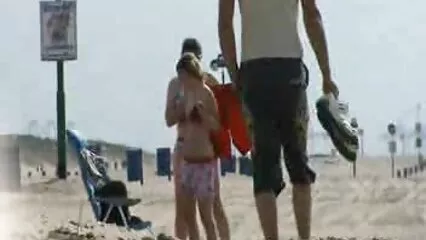 Un uomo di colore con un lungo e grosso cazzo scopa avidamente film porno con infermiera una giovane mora e la porta all'orgasmo.