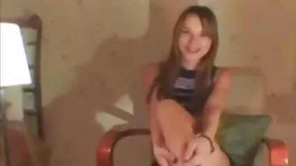 Ho chiamato una giovane ragazza per film porno con vecchie scopare a casa.