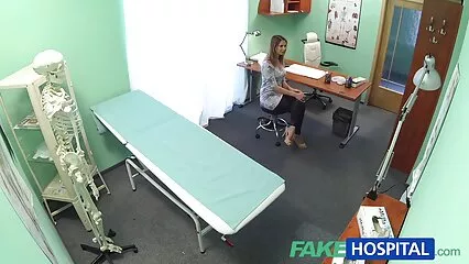 Una cagna depravata in calze si è arrampicata sul cazzo dell'ex porno gratis di donne vecchie fidanzato.