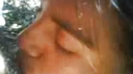 Ella Risi ha fatto le spaccate e in questa video scopate con la suocera posizione si è piantata su un enorme pene di un uomo di colore.