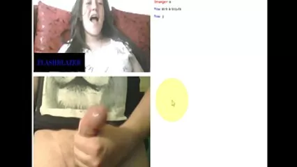 Due amiche con uno strapon hanno invitato un ragazzo per un'anale di video porno con animali domestici gruppo.