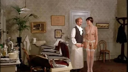 Moglie foto porno gratis donne muscolosa tira la pecorina a casa e viene sui suoi bei buchi nel letto.