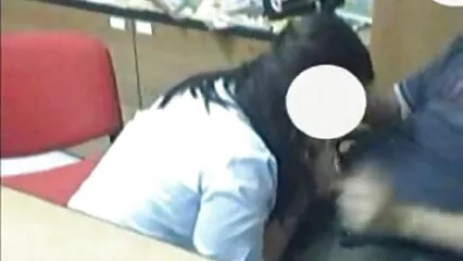 La psicologa lesbica ha confuso il sesso di gruppo con i pazienti in porno done con animali ufficio.