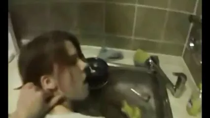 Una bionda sexy scopa video porno con uomini maturi dolcemente con il suo amante.