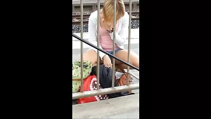 Una mora snella ha chiesto a un amante maturo di dare una lezione di sesso anale. scopate a tre gratis