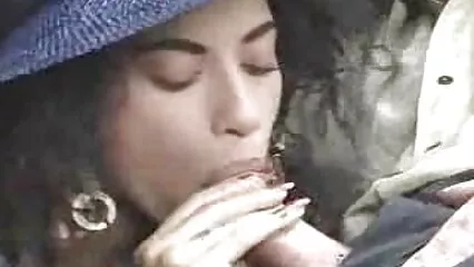 Splendida bionda video gratis di sesso con cavalli a cavalcioni sul cazzo del suo nuovo amico.
