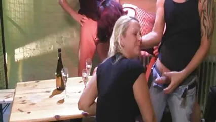 Splendida cagna con porno con nonne italiane grandi mungiture scopa appassionatamente.