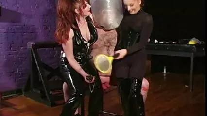 La bionda dopo una passeggiata ha incorniciato un video amatoriali casalinghe vogliose buco succoso per il sesso.