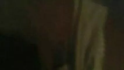 Bionda porno porco gratis spara un seducente primo piano porno casalingo.
