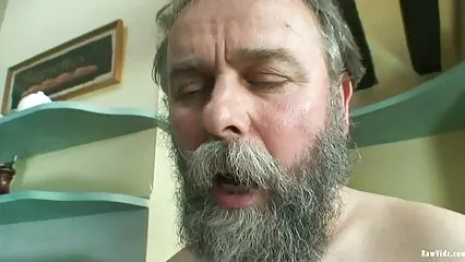 Una video porno scopata con animali donna affamata di sesso fa una gangbang con dei neri una domenica pomeriggio.