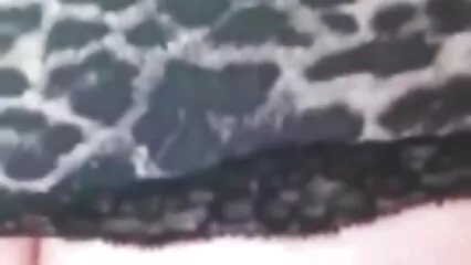 Due ragazze e due video trans con donne mature ragazzi hanno organizzato un sesso di gruppo con doppia penetrazione.