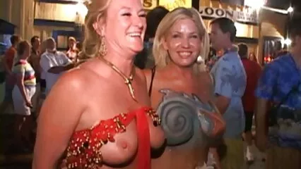 Milf ha fatto sperimentare la doppia estasi video porno mature con ragazzi a due amanti neri.