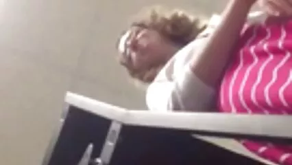 I ragazzi hanno messo in scena un vero gruppo bang per una ragazza depravata in ufficio. video italiane che scopano