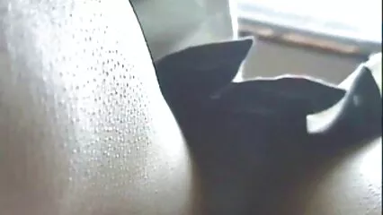 Un ragazzo pecorino schiaffeggia una voglio porno sorella bella vicina con un grosso cazzo.