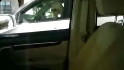 La ragazza è criptata come un coniglio e si masturba la video porno gay con animali figa e il culo con una carota.