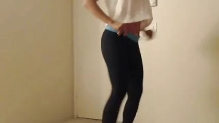 Ragazza bionda prova la doppia penetrazione anale free porno con animali con ragazzi per la prima volta.