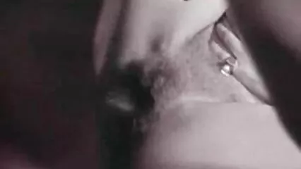 Mamma arrapata si è porno donna con animale seduta sulla faccia del figliastro e le ha fatto assaggiare la fica.